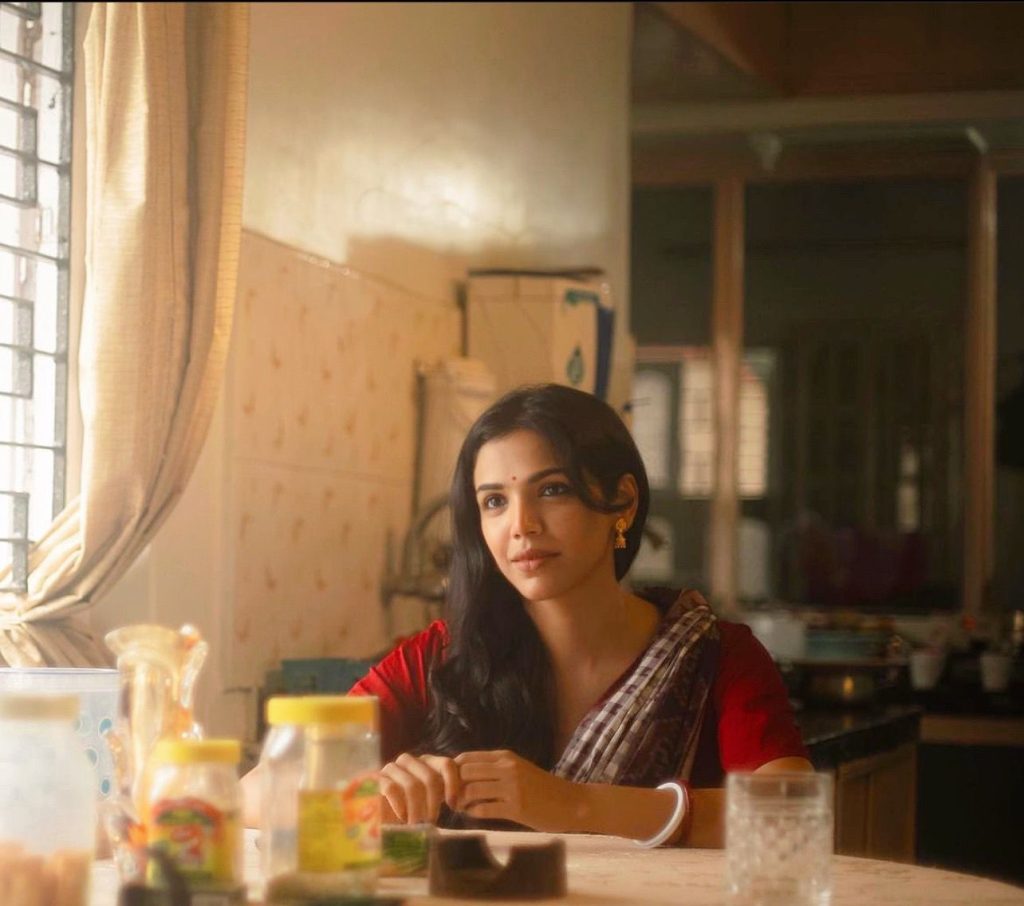 shriya-pilgaonkar-indulged-in-‘mishti-doi,-sandesh,-rasgullas’-during-shoot-of-‘dokhi-na’