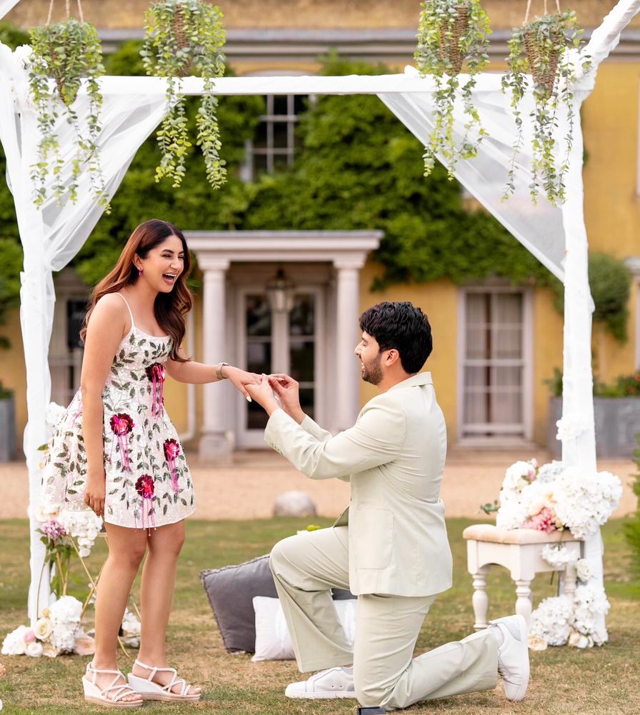 armaan-malik-gets-engaged-to-girlfriend-aashna-shroff