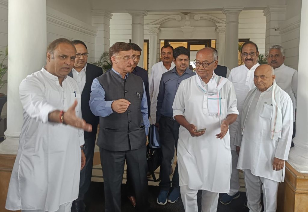 congress-moves-mp-lokayukta-for-probe-against-chief-secy,-others-in-nutrition-scam