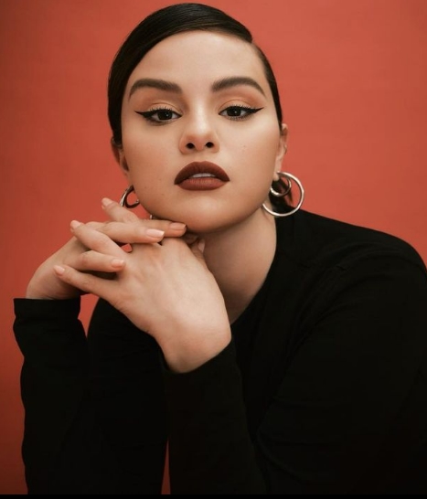 Selena Gomez underwent surgery after breaking her hand selena-gomez-underwent-surgery-after-breaking-her-hand