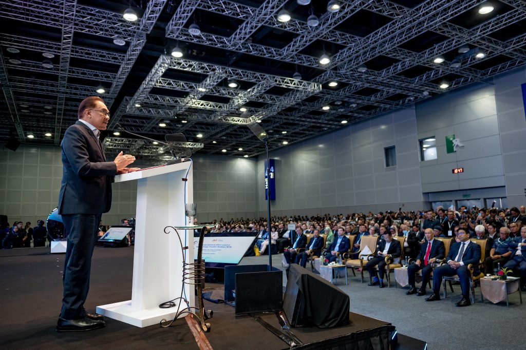 malaysian-pm-announces-$430-mn-for-energy-transition-facility