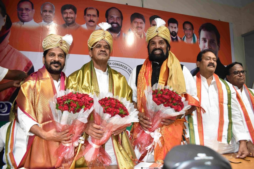 Sparks fly at Telangana Congress meet to pick candidates sparks-fly-at-telangana-congress-meet-to-pick-candidates