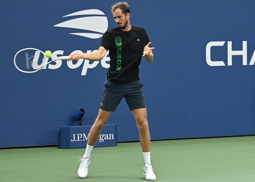US Open: Top stars Medvedev, Zverev, Berrettini advance into second round us-open:-top-stars-medvedev,-zverev,-berrettini-advance-into-second-round