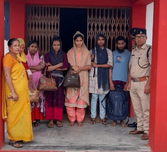 6 Delhi-bound Rohingyas held by RPF in Tripura 6-delhi-bound-rohingyas-held-by-rpf-in-tripura