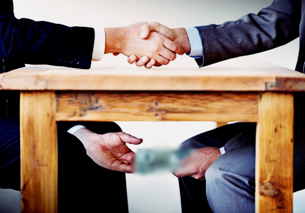 Contractor stages protest outside Shivraj’s residence, says was asked to pay 50% commission contractor-stages-protest-outside-shivraj’s-residence,-says-was-asked-to-pay-50%-commission