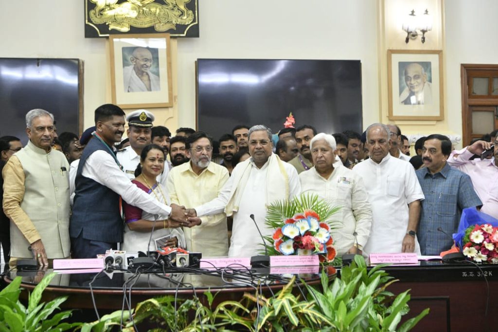 Umashree, Seetharam, Sudham Das take oath as MLCs in Karnataka umashree,-seetharam,-sudham-das-take-oath-as-mlcs-in-karnataka