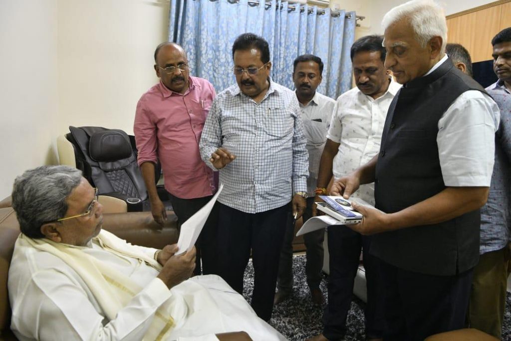 barack-and-michelle-obama,-dalai-lama-to-visit-k’taka-in-dec