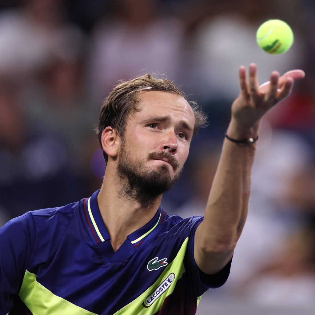 us-open:-medvedev,-zverev,-rublev-advance-to-third-round;-veterans-murray,-isner-out