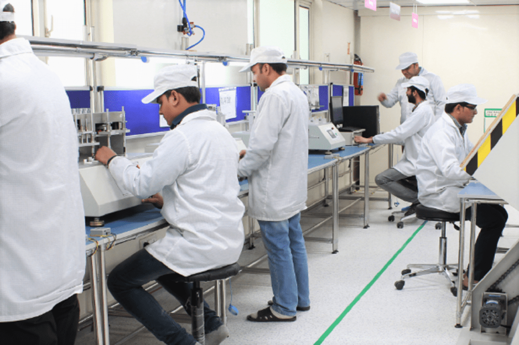 optiemus,-corning-to-manufacture-finished-cover-glass-parts-for-mobiles-in-india