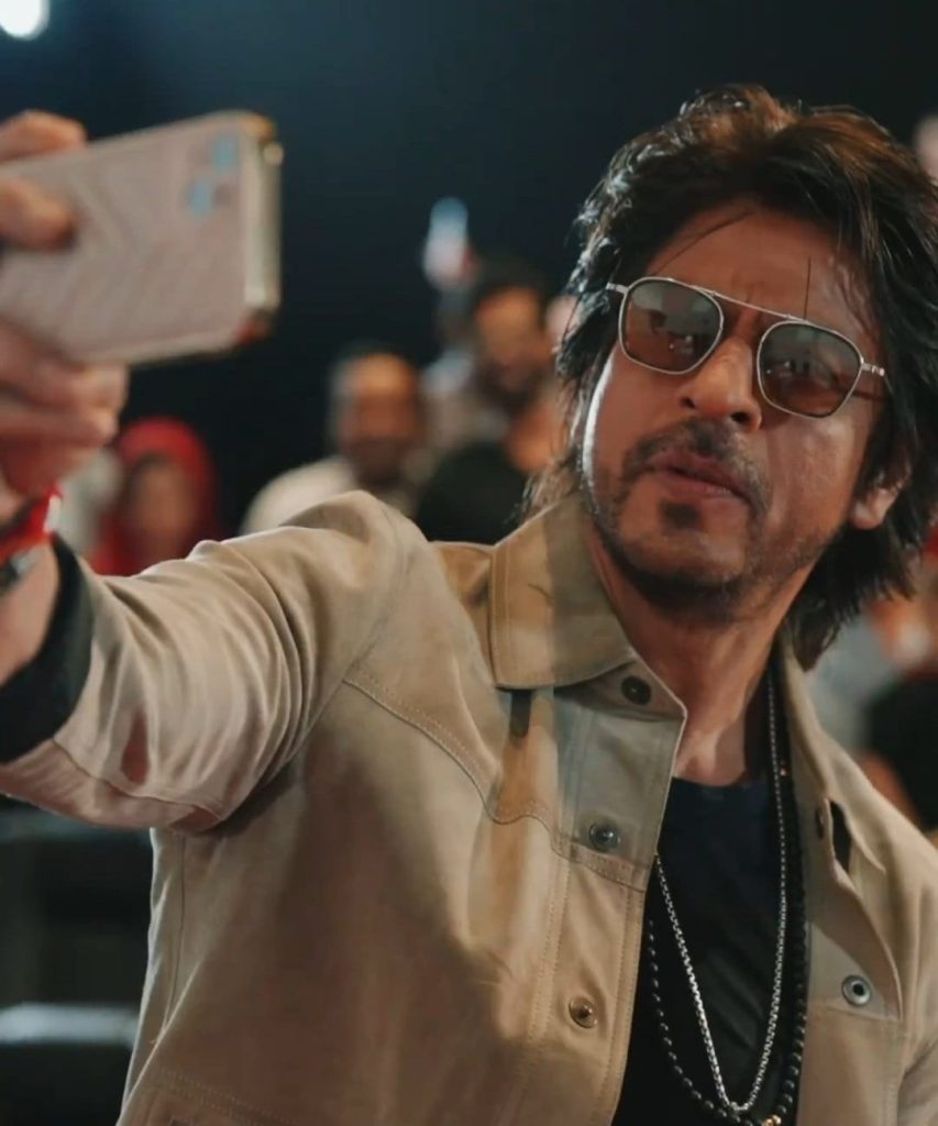 srk-gives-witty-reply-to-netizen-who-questioned-advance-booking-numbers-of-‘jawan’