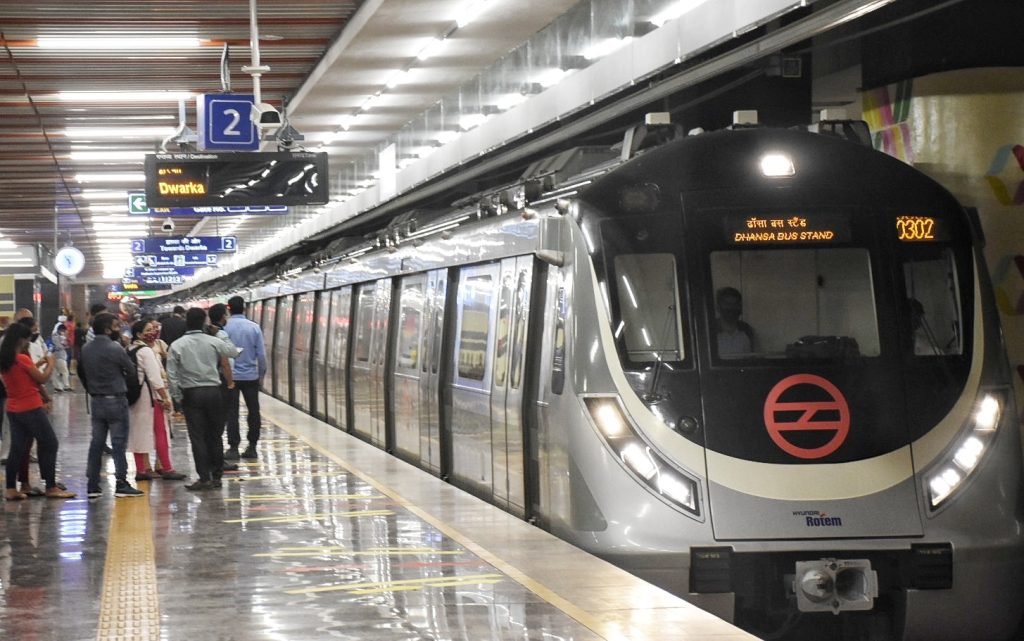 delhi-metro-launches-unlimited-ride-scheme-with-‘tourist-smart-cards’-ahead-of-g20