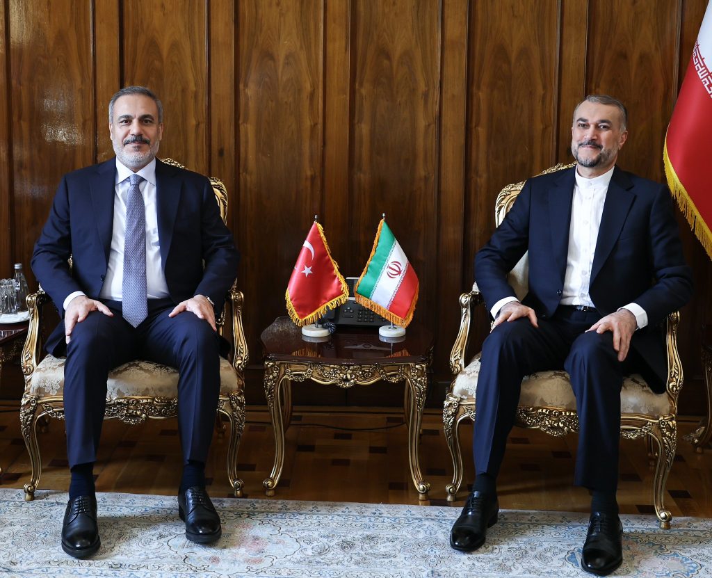 iranian,-turkish-fms-meet-to-discuss-bilateral-ties,-economic-cooperation