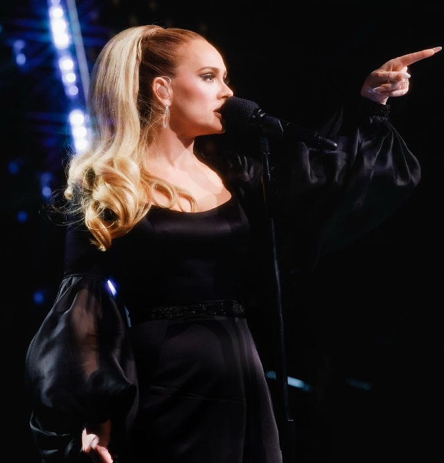 Adele in talks to make 1.2 million dollars a night in 3rd Las Vegas residency adele-in-talks-to-make-1.2-million-dollars-a-night-in-3rd-las-vegas-residency
