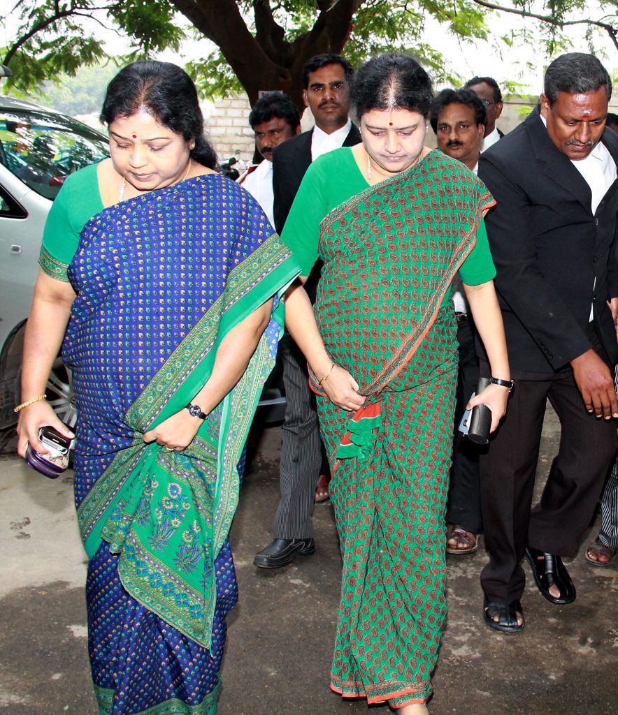 K’taka Lokayukta special court issues non bailable warrant against Sasikala, Ilavarasi k’taka-lokayukta-special-court-issues-non-bailable-warrant-against-sasikala,-ilavarasi