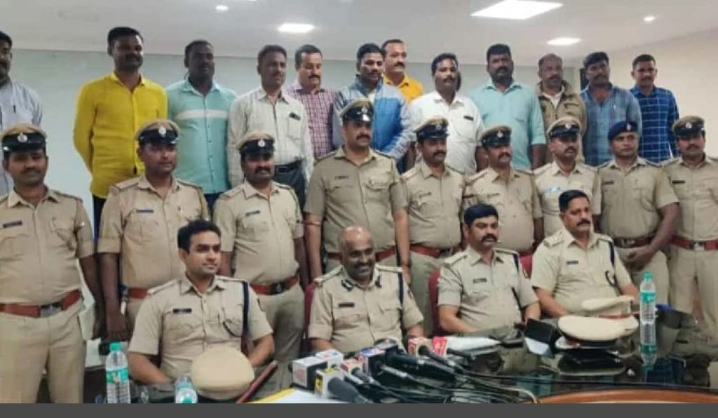 k’taka-police-bust-gang-targetting-gynaecologists,-financiers-in-kalaburagi