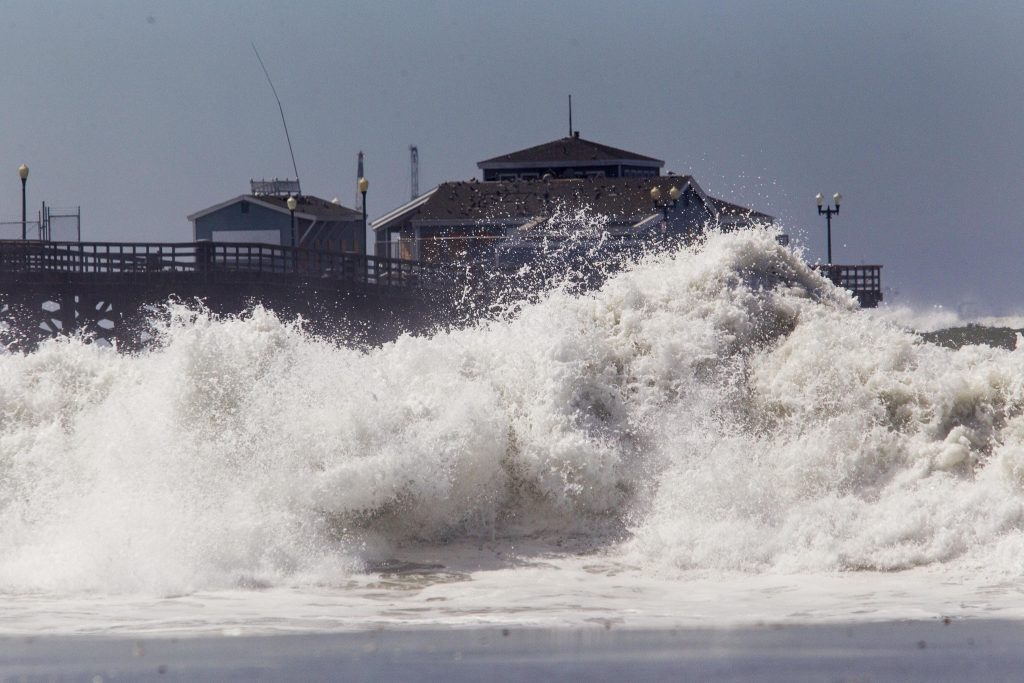 us:-hurricane-lee-forecast-to-remain-‘powerful’-into-next-week