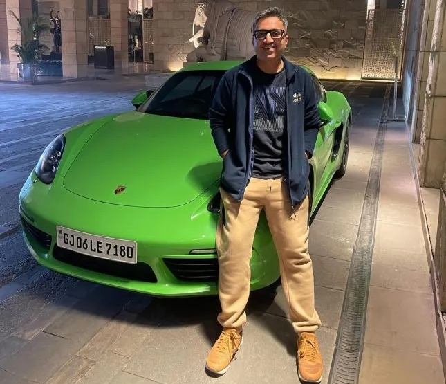 ashneer-takes-porsche-cayman-out-to-show-well-lit-delhi-for-g20-summit