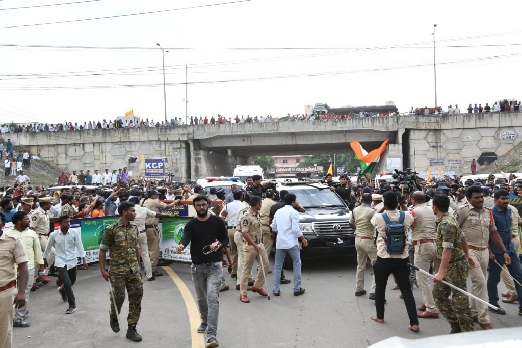 police-shifts-chandrababu-naidu-to-vijayawada-amid-protests-by-supporters