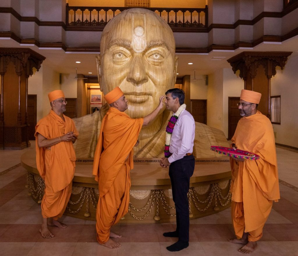 UK PM Rishi Sunak visits Akshardham temple (Ld) uk-pm-rishi-sunak-visits-akshardham-temple-(ld)