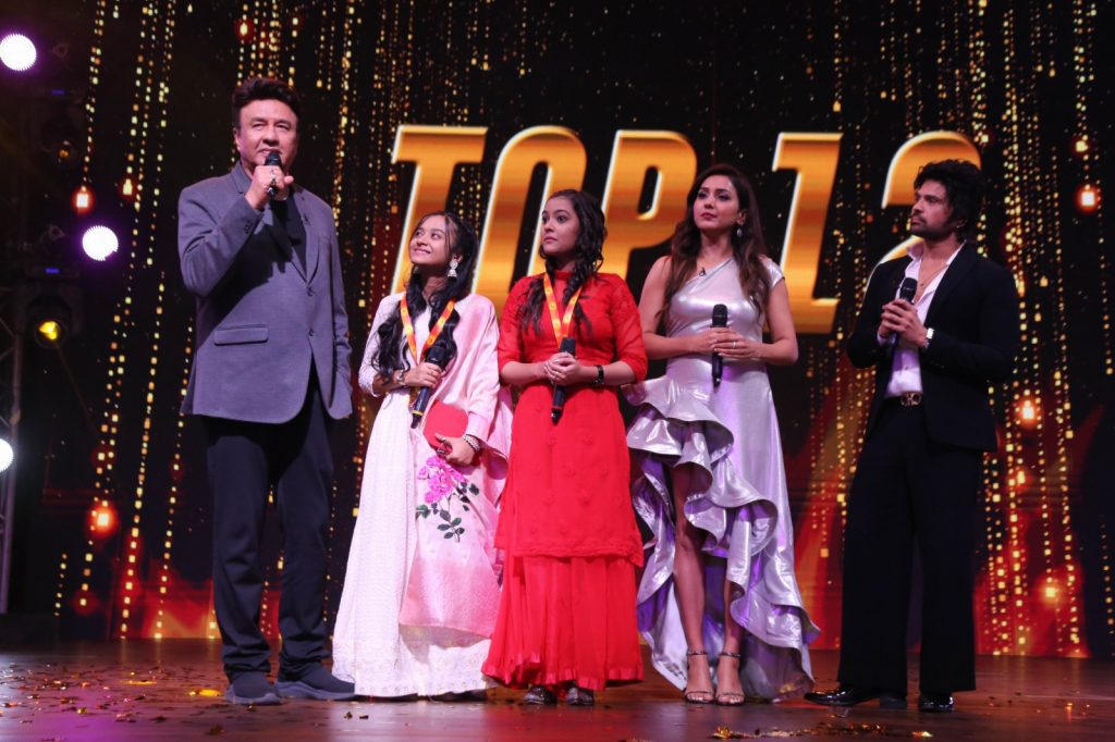 ‘sa-re-ga-ma-pa’:-anu-malik-calls-contestant-duo-nishtha-ronita,-‘asha’-&-‘lata-ji’-of-show