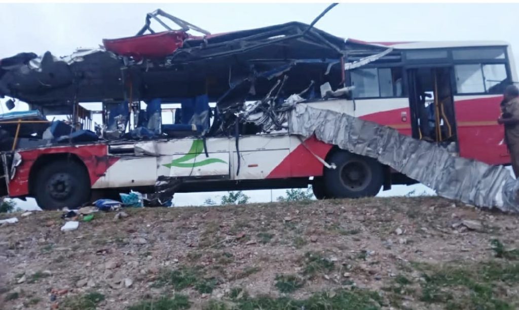four-killed-in-truck-bus-collision-in-karnataka