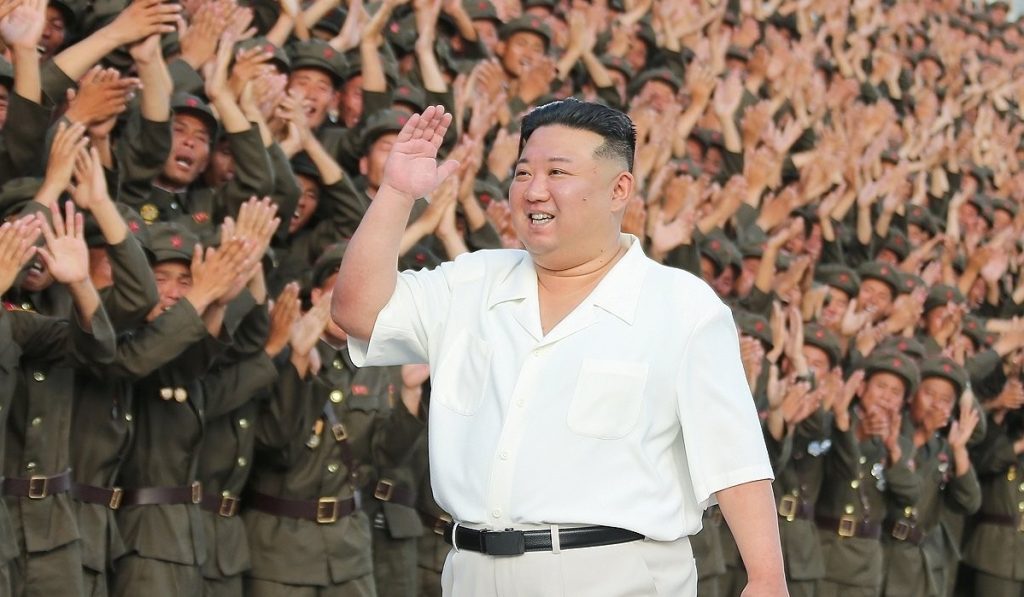 kim-jong-un-has-photo-session-with-paramilitary-parade-participants