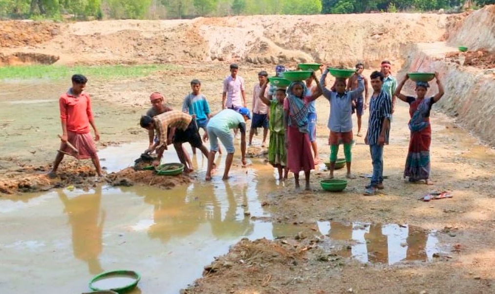 MGNREGA workers in Rayagada caught between job card deletions, Aadhaar seeding mgnrega-workers-in-rayagada-caught-between-job-card-deletions,-aadhaar-seeding