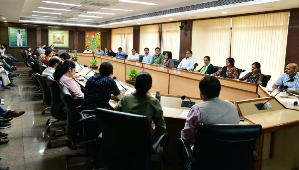 IIT Kanpur experts give presentation on artificial rain at ‘Environmental Expert Meet’ in Delhi iit-kanpur-experts-give-presentation-on-artificial-rain-at-‘environmental-expert-meet’-in-delhi