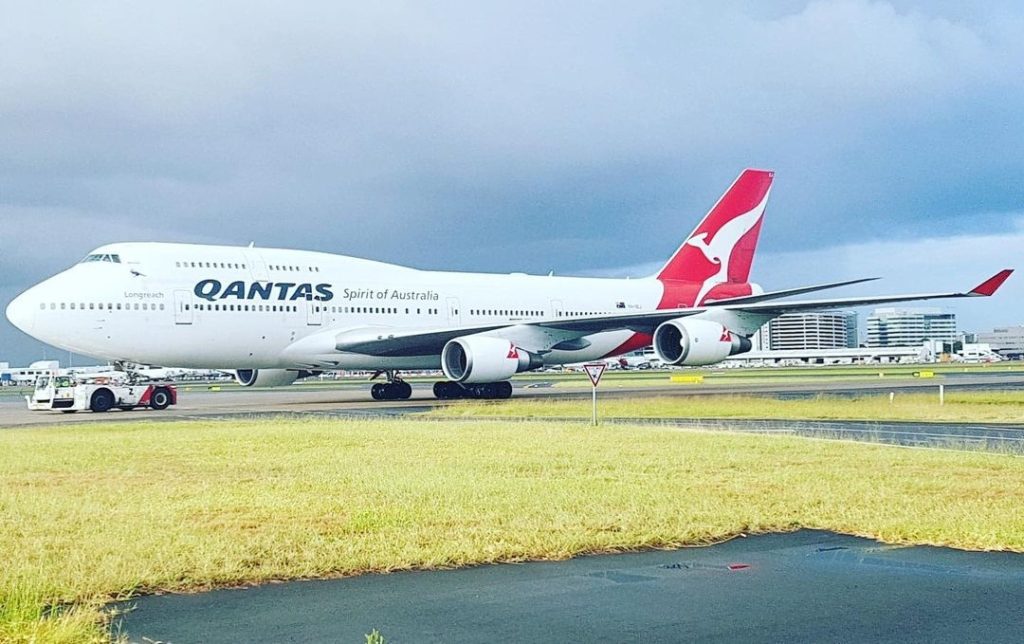 qantas-illegally-fired-1,700-workers-during-covid:-court