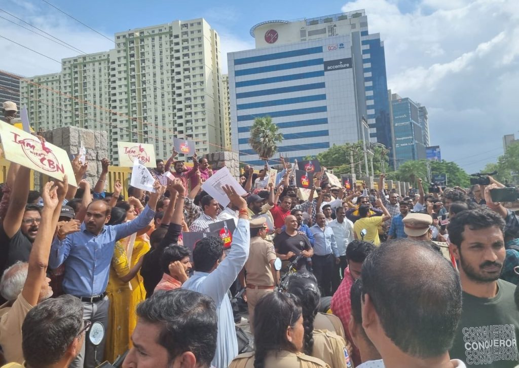 techies-in-hyderabad-come-out-in-support-of-chandrababu-naidu