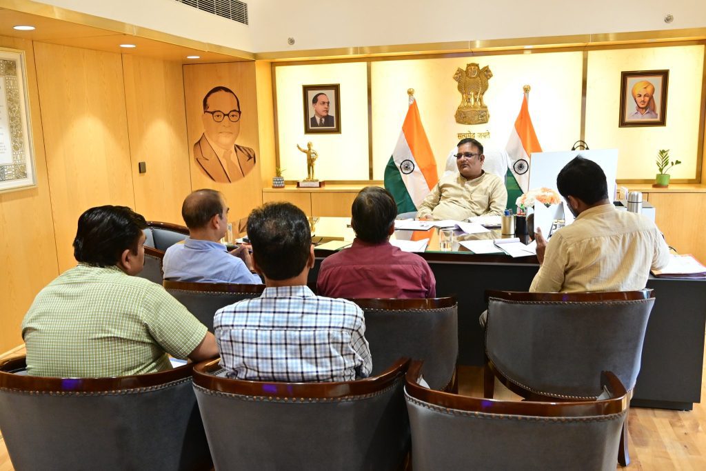 delhi-govt-to-register-construction-workers-at-labour-sites-using-mobile-vans