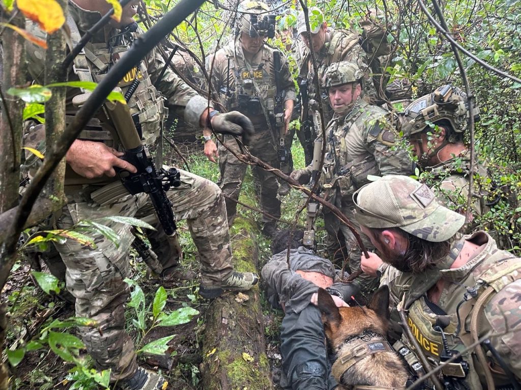 Police dog helps recapture US fugitive police-dog-helps-recapture-us-fugitive