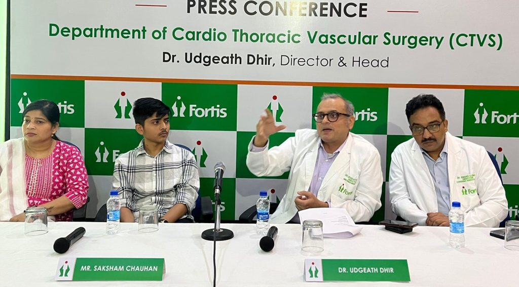 Gurugram doctors remove 1.9 kg tumour from a 17-yr-old boy’s chest cavity gurugram-doctors-remove-1.9-kg-tumour-from-a-17-yr-old-boy’s-chest-cavity