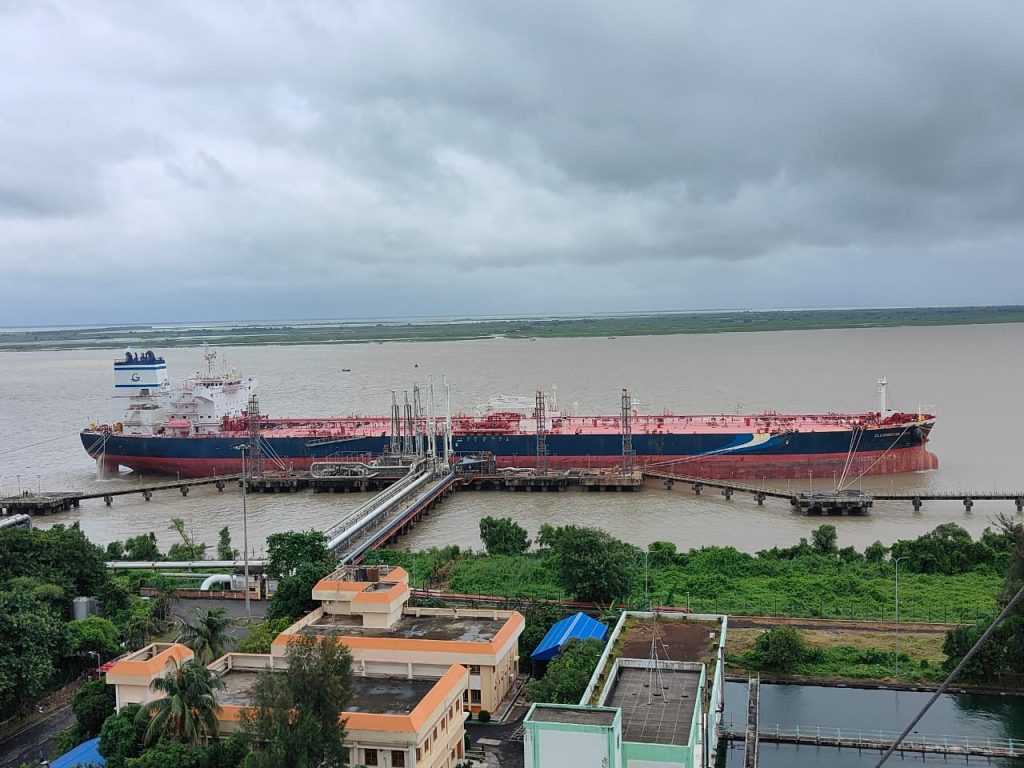 kolkata-port-berths-largest-ever-vessel-in-its-history-at-haldia