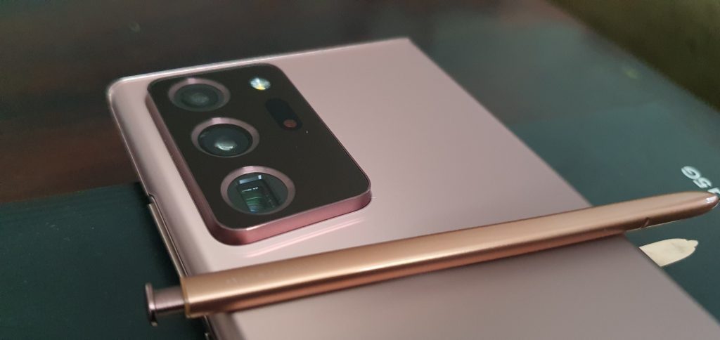 indian-technical-consumer-goods-market-logs-8%-growth,-premium-phones-selling-fast