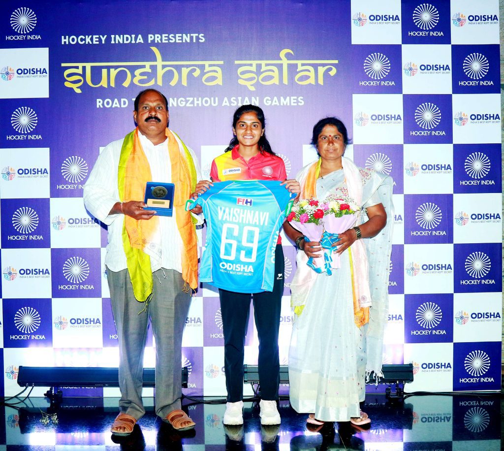 asian-games:-young-midfielder-vaishnavi-living-her-father’s-dream-on-hockey-field
