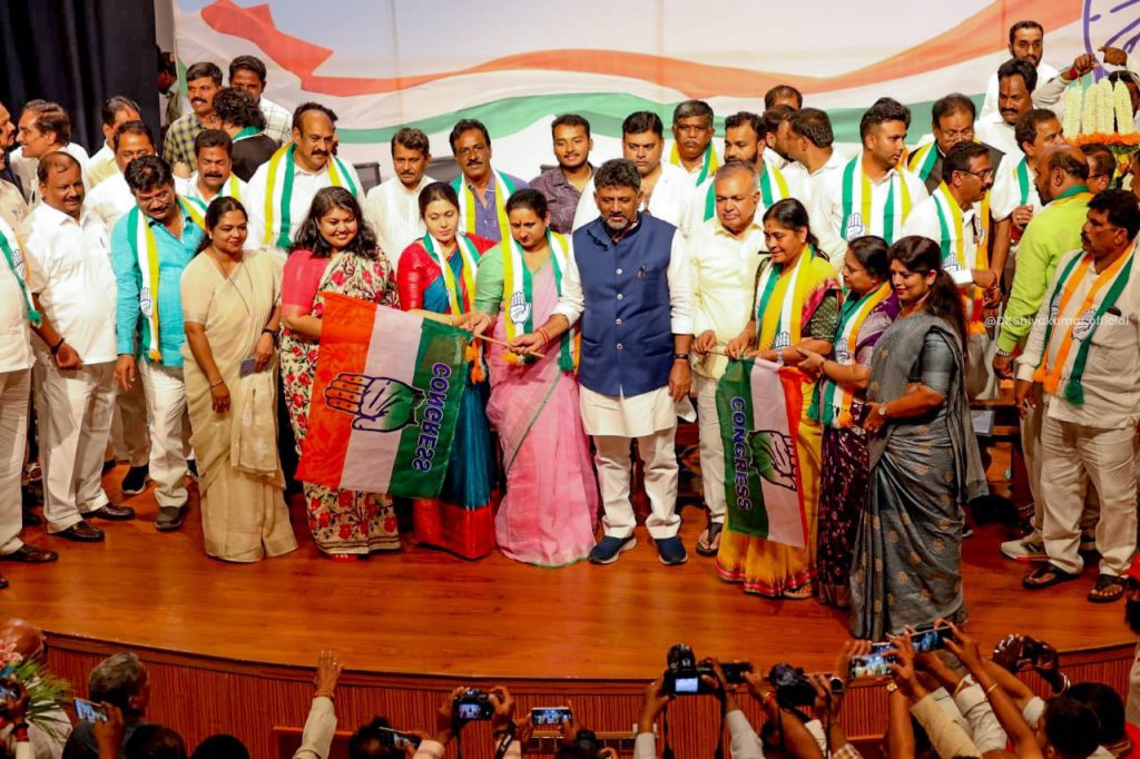 Operation Hast: 15 plus leaders from BJP, JD-S join Congress in Karnataka operation-hast:-15-plus-leaders-from-bjp,-jd-s-join-congress-in-karnataka