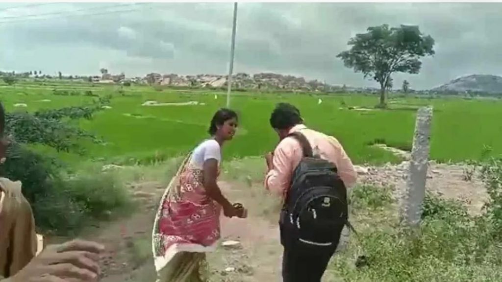 micro-finance-staffer-thrashed-for-misbehaving-with-woman-in-k’taka