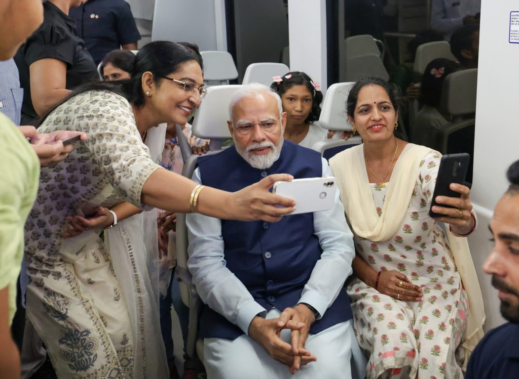 pm-modi-celebrates-73rd-birthday-in-delhi-metro