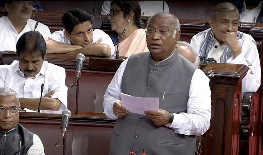govt-trying-to-scare-oppn-with-ed,-attempting-to-weaken-it:-kharge