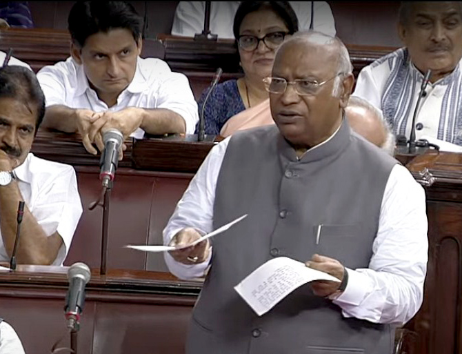 Goyal, Kharge trade barbs on G20; LoP says ‘democracy will be destroyed if unemployment not controlled’ goyal,-kharge-trade-barbs-on-g20;-lop-says-‘democracy-will-be-destroyed-if-unemployment-not-controlled’