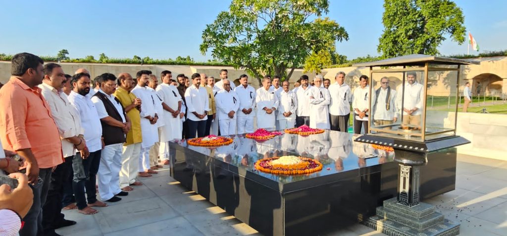 tdp-leaders-stage-silent-protest-at-raj-ghat-against-naidu’s-arrest