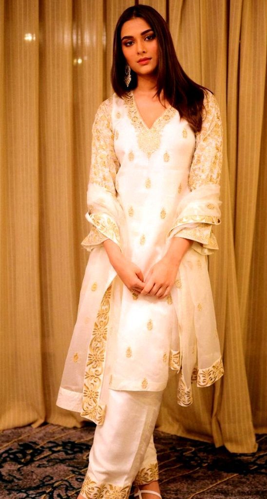 Ganesh Chaturthi: Saiee Manjrekar will bond with extended family members, feast on ‘Ukadiche modak’ ganesh-chaturthi:-saiee-manjrekar-will-bond-with-extended-family-members,-feast-on-‘ukadiche-modak’