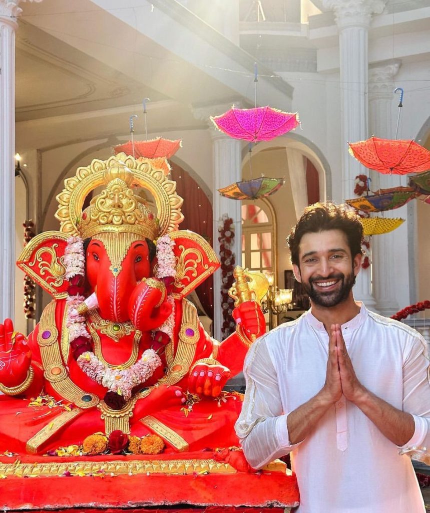 rajveer-singh-draws-inspiration-from-hrithik-roshan’s-‘shri-ganesha-deva’-dance-for-‘neerja’