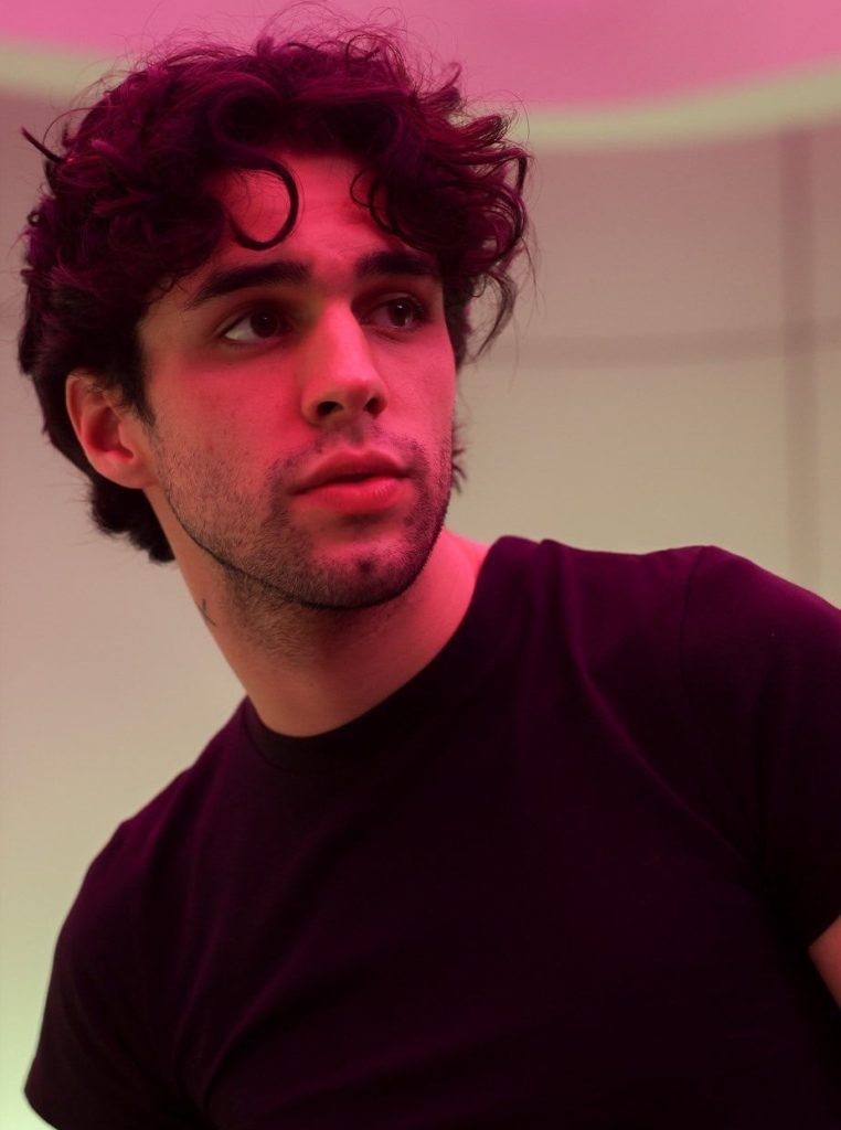 Stephen Sanchez says that he dropped his mom’s call when Elton John called stephen-sanchez-says-that-he-dropped-his-mom’s-call-when-elton-john-called