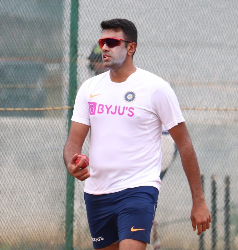 indian-team-looking-at-who-between-ashwin-and-washington-is-the-best-option-in-case-of-injury,-says-amit-mishra