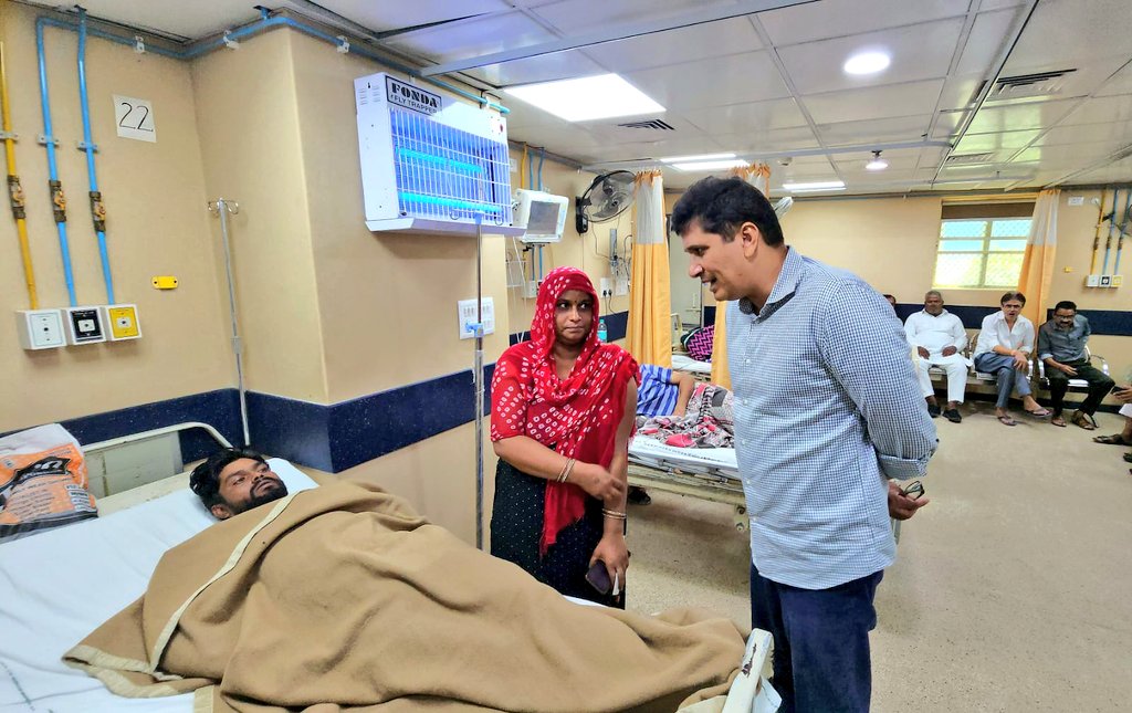 Saurabh Bhardwaj dismisses doctors, staff for reporting late at Mohalla Clinics saurabh-bhardwaj-dismisses-doctors,-staff-for-reporting-late-at-mohalla-clinics