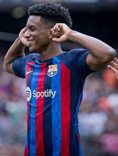 barca-left-back-balde-signs-new-contract-until-2028