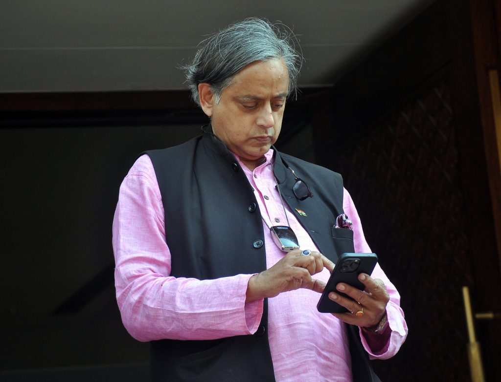 govt-basking-in-chandrayaan-3-glory,-trying-to-convey-as-if-everything-happened-after-2014-in-space-sector:-tharoor