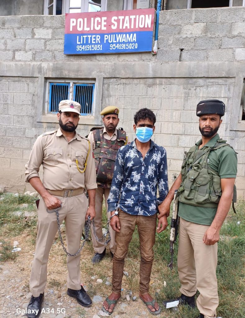 man-running-facebook-page-for-anti-national-activities-arrested-in-j&k